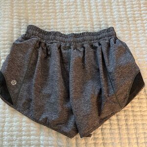 LULULEMON HOTTY HOT SHORTS size 4